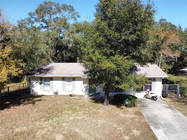 view of front of home with a front lawn