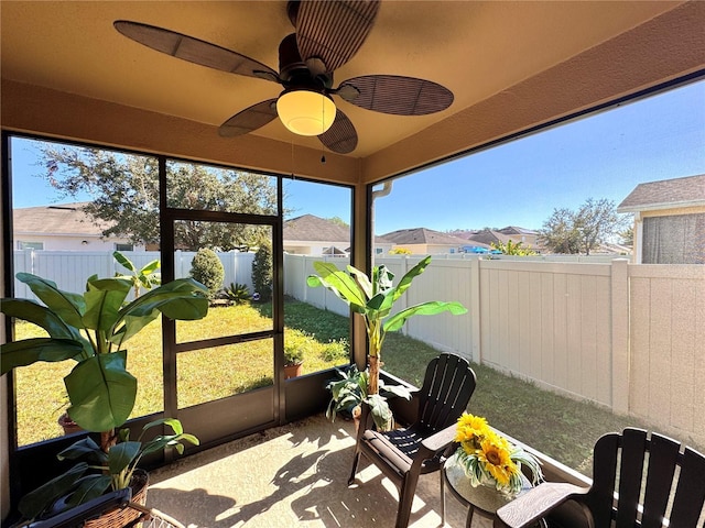 sunroom with ceiling fan