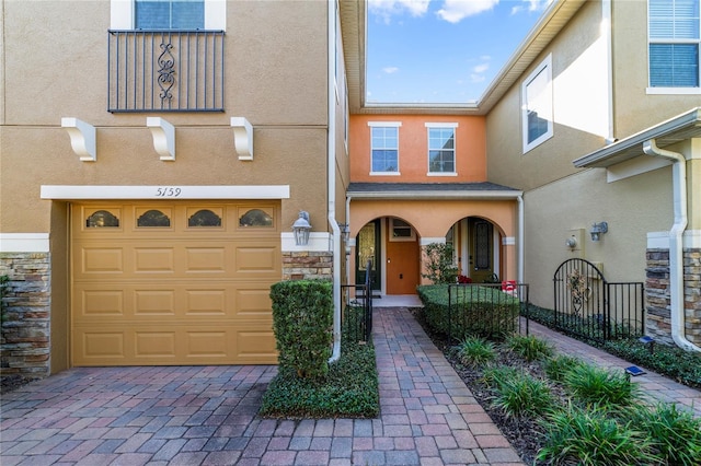 townhome / multi-family property featuring a garage