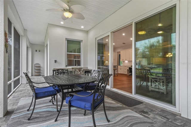 sunroom with ceiling fan