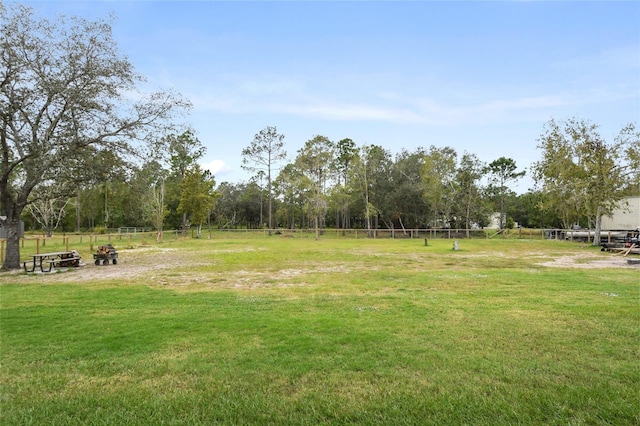 view of yard featuring a rural view