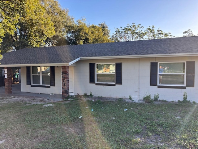 ranch-style home with a front lawn