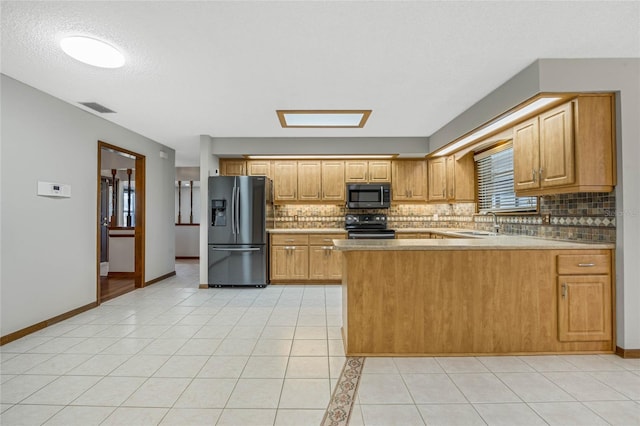 kitchen with sink, stainless steel appliances, tasteful backsplash, kitchen peninsula, and light tile patterned floors