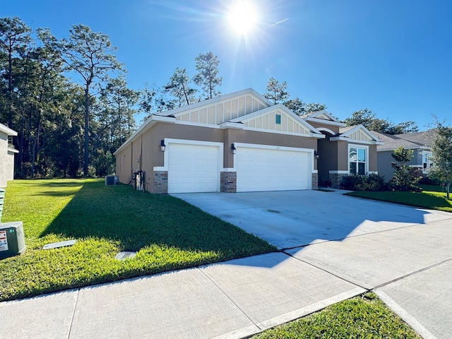 view of front of property featuring a front lawn and a garage