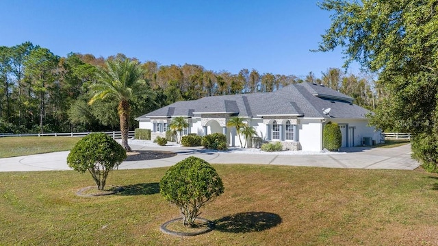 view of front of property with a front yard