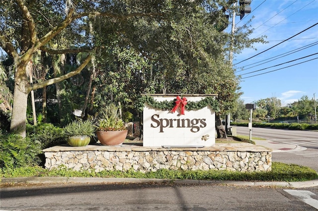 view of community / neighborhood sign