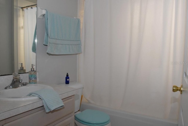 full bathroom featuring vanity, toilet, and shower / tub combo with curtain