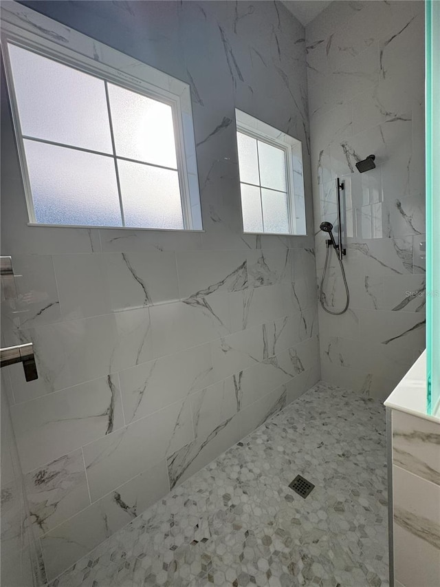 bathroom featuring tiled shower