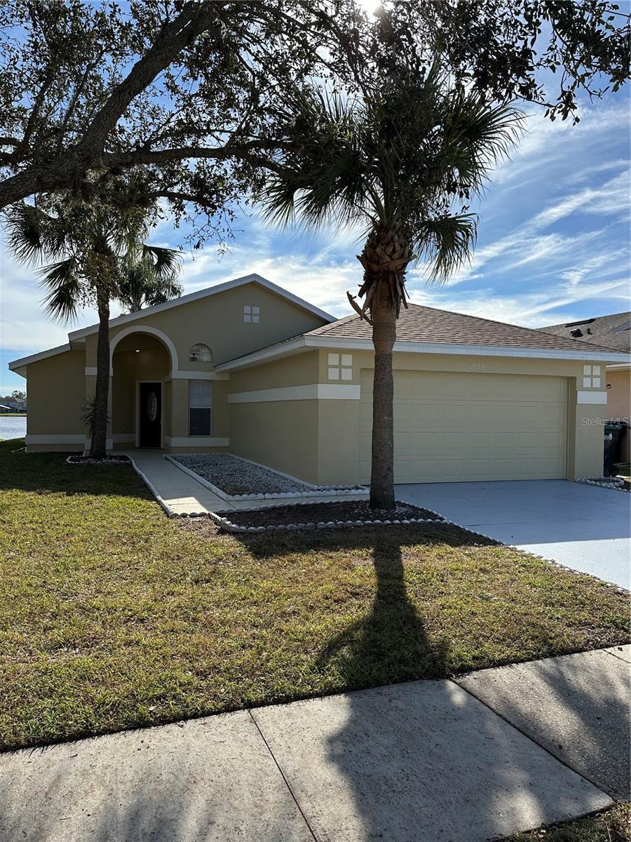 view of front facade with a garage and a front lawn