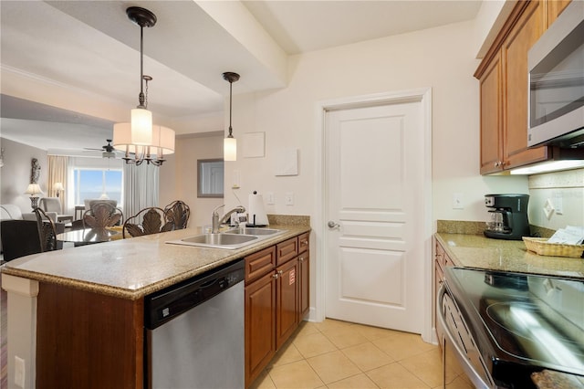 kitchen featuring sink, a notable chandelier, kitchen peninsula, decorative light fixtures, and appliances with stainless steel finishes