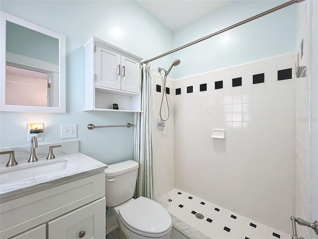 bathroom with a shower with curtain, vanity, and toilet