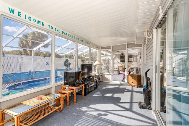 sunroom with lofted ceiling