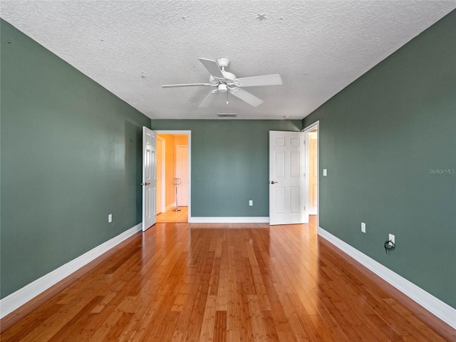 unfurnished bedroom featuring ceiling fan, light hardwood / wood-style floors, and a textured ceiling