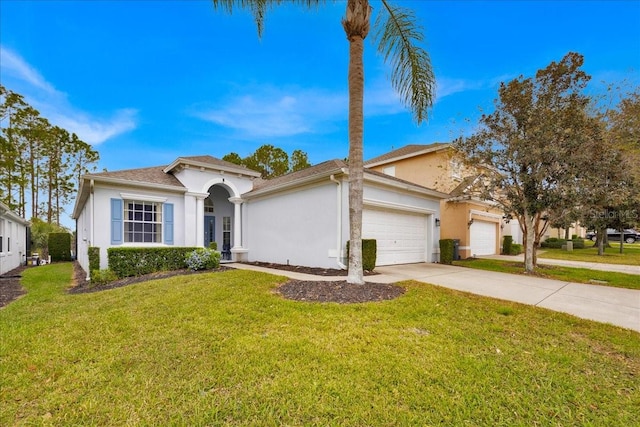 view of front of home featuring a front yard and a garage