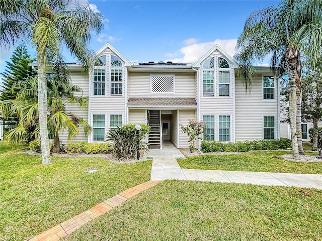 view of front of house with a front lawn