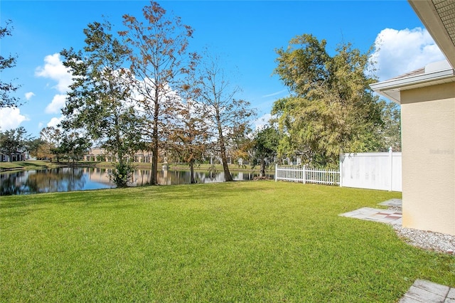 view of yard featuring a water view