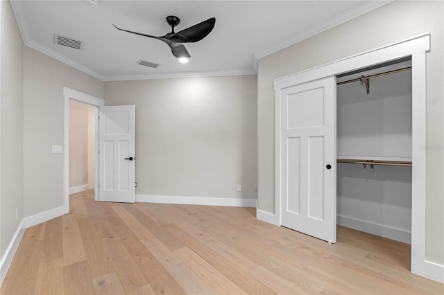 unfurnished bedroom with ornamental molding, a closet, ceiling fan, and light wood-type flooring