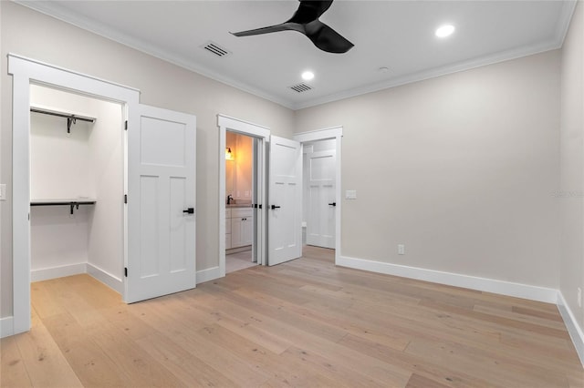 unfurnished bedroom with crown molding, ceiling fan, light hardwood / wood-style floors, and a closet