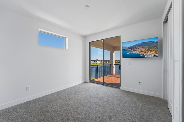 unfurnished room featuring carpet floors