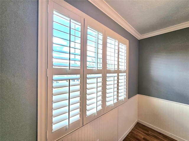 room details featuring ornamental molding, a textured ceiling, and hardwood / wood-style flooring