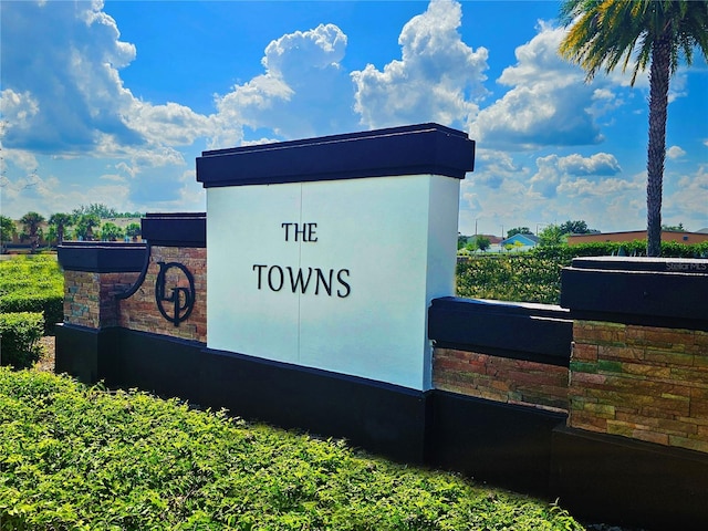 view of community / neighborhood sign