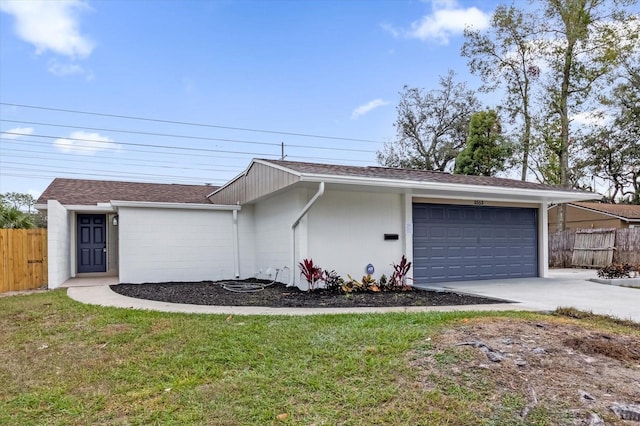 view of front facade featuring a garage and a front lawn