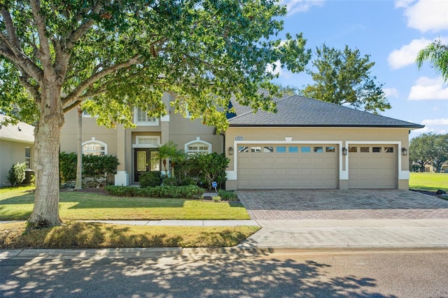 view of front of house featuring a front lawn and a garage