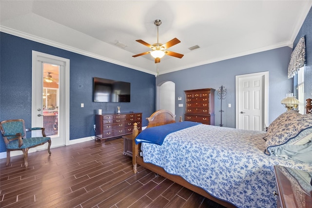 bedroom featuring ceiling fan, dark hardwood / wood-style floors, and crown molding