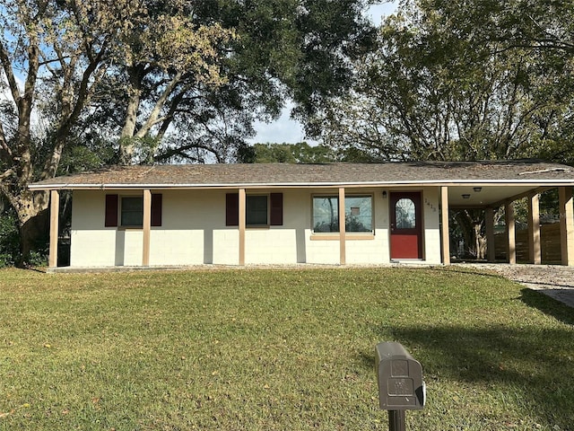 ranch-style home featuring a front lawn and a carport