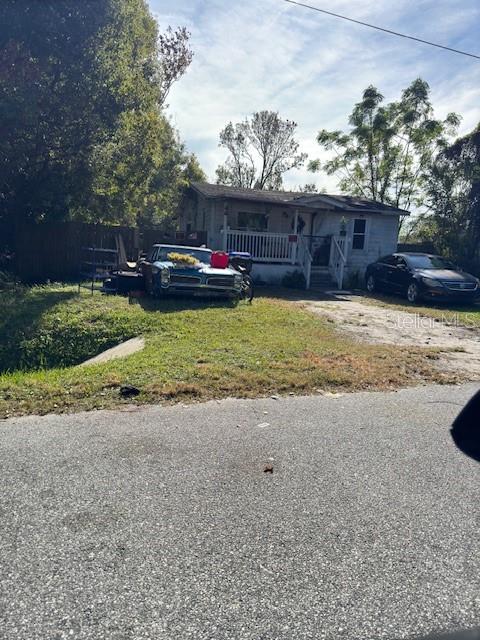 view of front of property featuring a porch