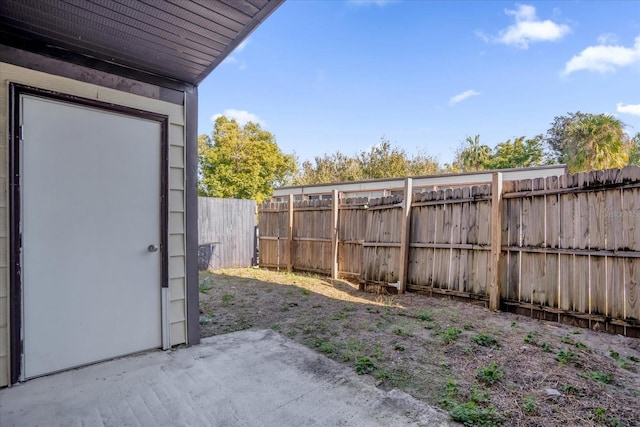 view of yard featuring a patio