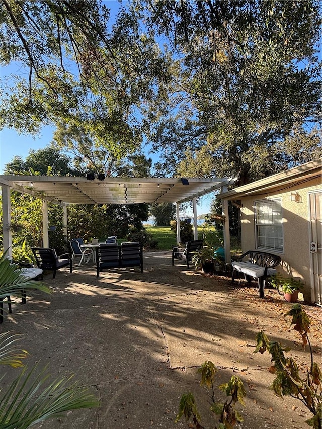 view of yard featuring a patio area