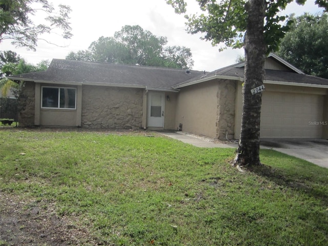 view of front facade featuring a garage and a front lawn