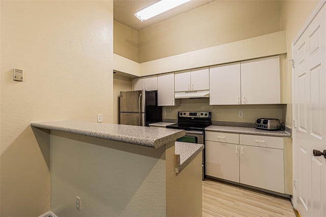 kitchen with white cabinetry, kitchen peninsula, light hardwood / wood-style floors, a kitchen bar, and appliances with stainless steel finishes