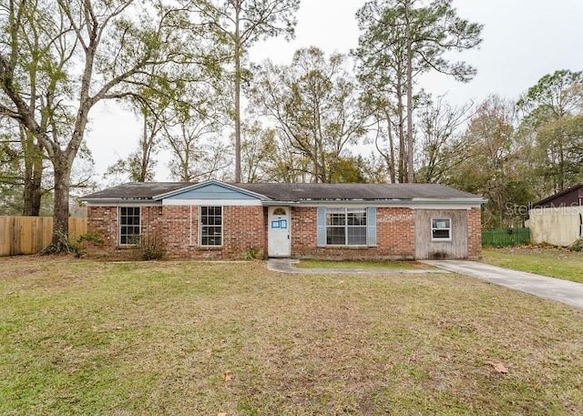 ranch-style house with fence and a front lawn