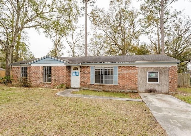 ranch-style house featuring brick siding and a front lawn