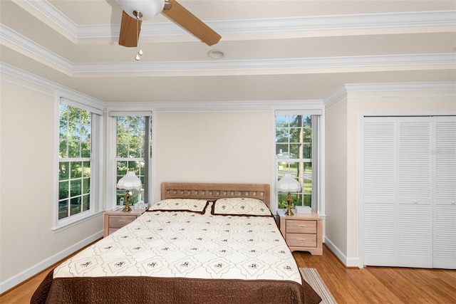 85575 Sagaponack Dr, Fernandina Beach, FL 32034 - bedroom featuring light wood finished floors, baseboards, crown molding, a closet, and a ceiling fan
