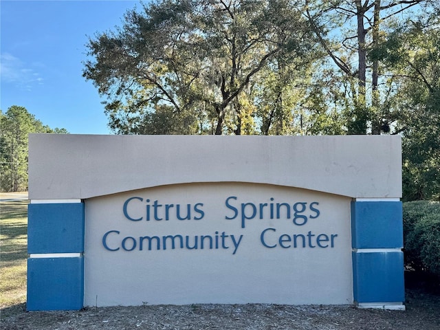 view of community / neighborhood sign