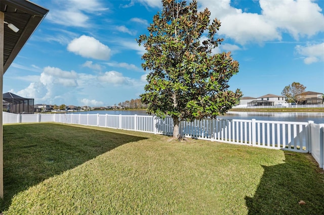 view of yard featuring a water view