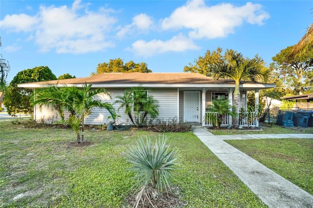 single story home with a front lawn