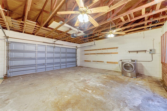 garage with ceiling fan, a garage door opener, and washer / dryer