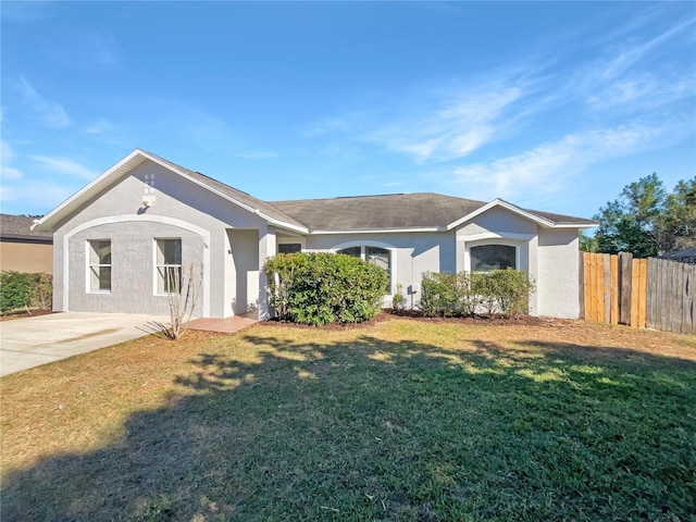 single story home featuring a front lawn