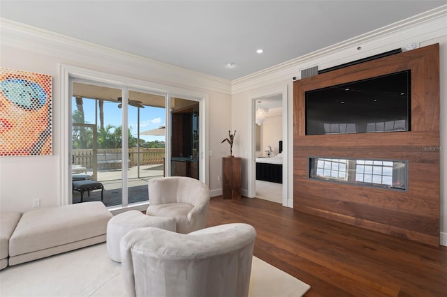 living room with visible vents, crown molding, baseboards, recessed lighting, and wood finished floors