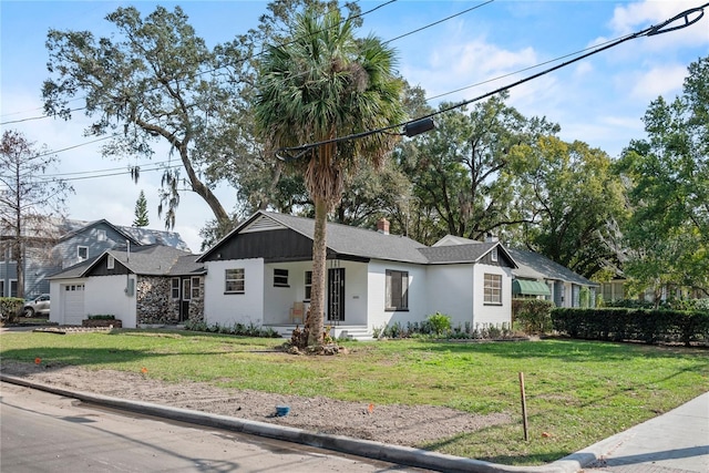 view of front of home featuring a front yard