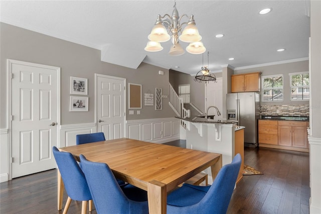 dining room featuring a notable chandelier, dark hardwood / wood-style flooring, and ornamental molding