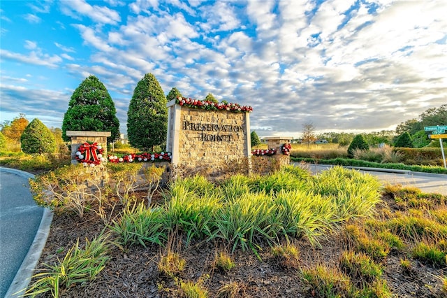 view of community / neighborhood sign