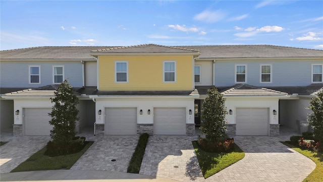 view of front of property featuring a garage