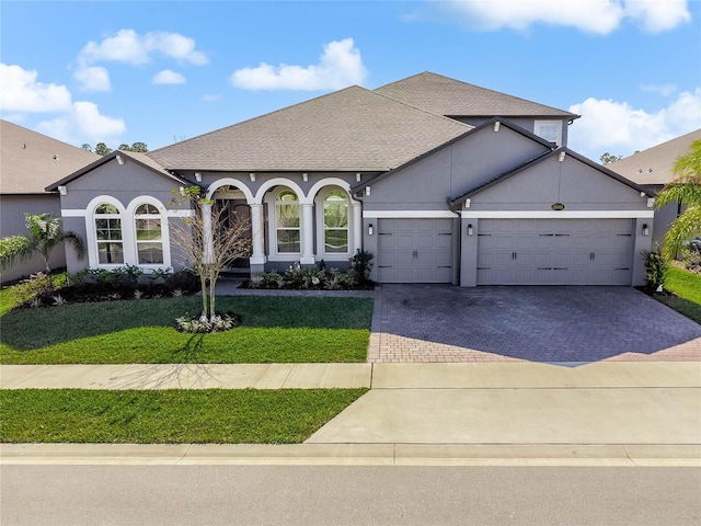 view of front of house featuring a garage and a front yard