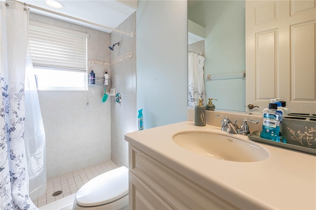 bathroom featuring a shower with shower curtain, vanity, and toilet