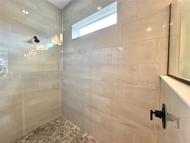 bathroom featuring a tile shower